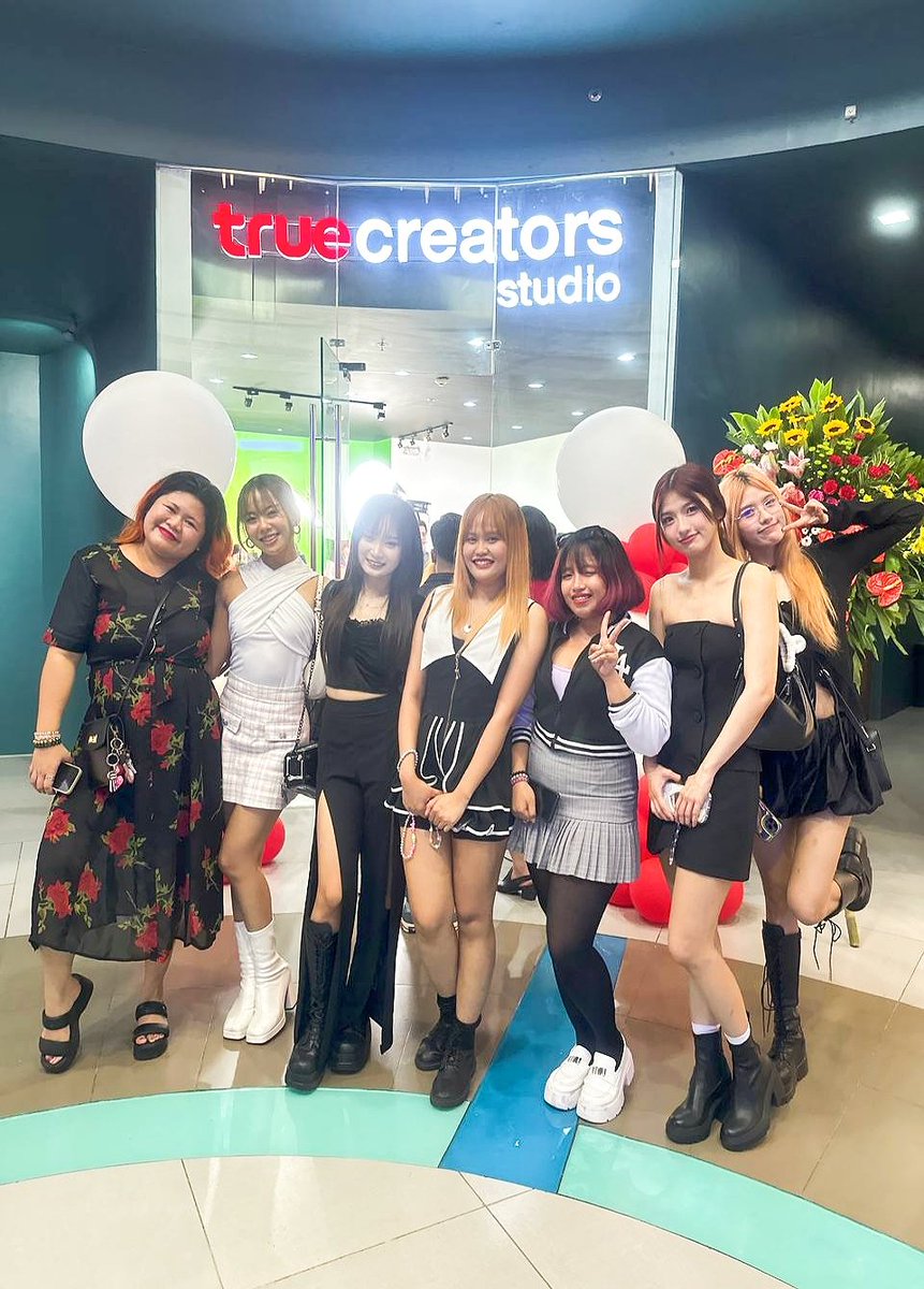 OfficialHaliya's tweet photo. @KAIAOfficialPH is here with us at True creators studio grand opening! Congrats TCS!!
#haliyaph
#kaia
#truecreatorsstudio
#PPOPRise https://t.co/eouwRth7Dg