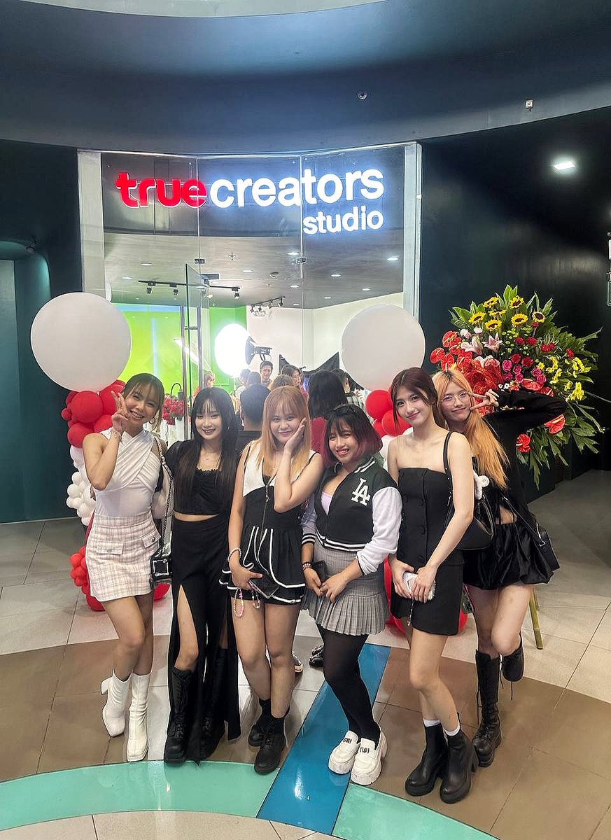 OfficialHaliya's tweet photo. @KAIAOfficialPH is here with us at True creators studio grand opening! Congrats TCS!!
#haliyaph
#kaia
#truecreatorsstudio
#PPOPRise https://t.co/eouwRth7Dg