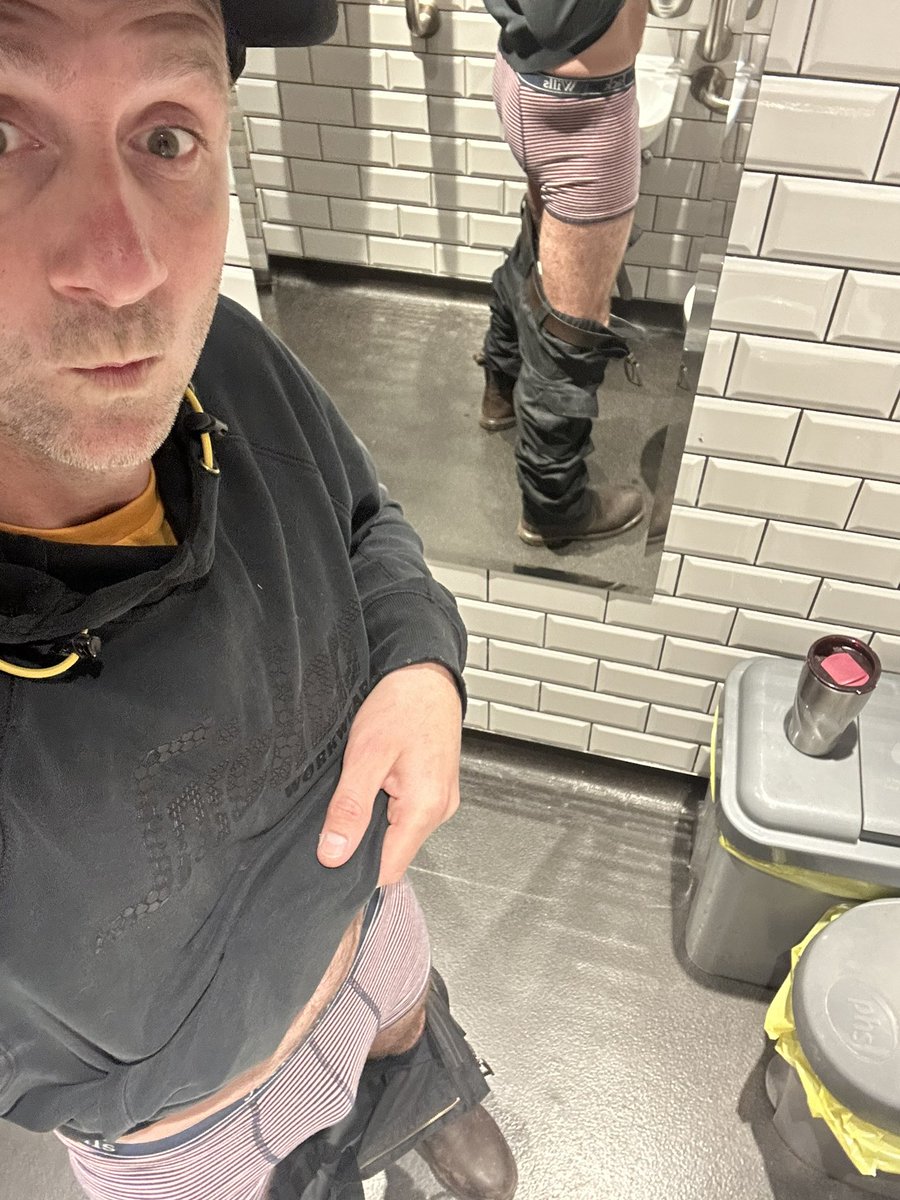 Ben18826308's tweet photo. Quick coffee stop #gaytrucker #exhibit #public https://t.co/Q1ROQhcGw5