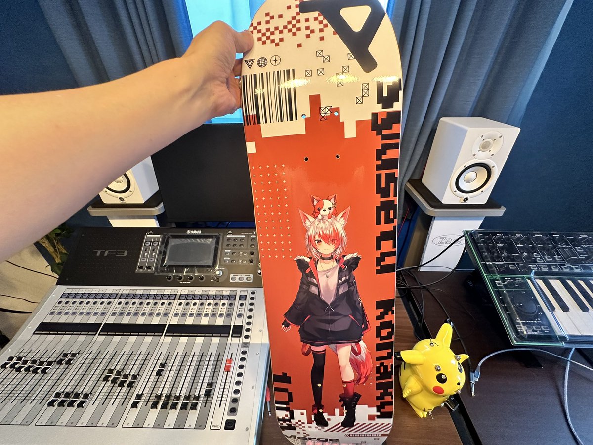 VEEの秋雪こはく🦊🍁さんの『Merge』スケートボードが当選いたしました