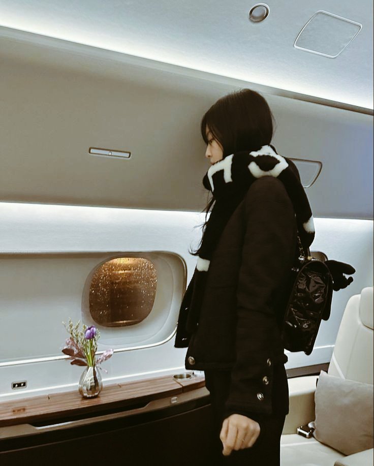 jillianakim's tweet image. ㅤ

INSTAGRAM
─────────
❤️ you, and 48,215,795 others.

A long flight will never be a problem when you're spoiled in luxury and comfort by @airlinesgolden 🥰💖

We're flying to Paris for @TheSplendorFW! Catch me on the runway tomorrow, Loves~ 😘💋 #TSFW2024

ㅤ