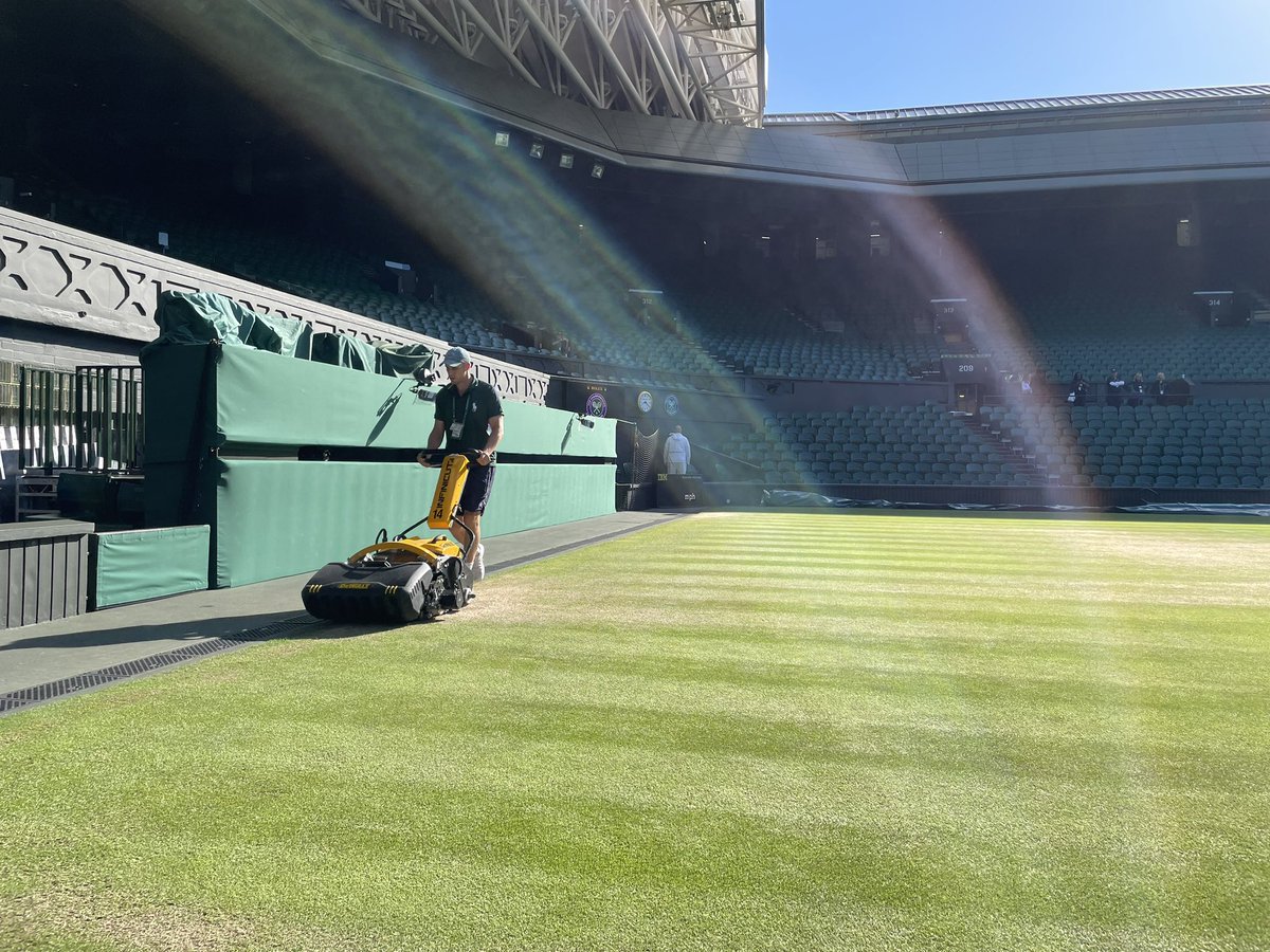 Nation’s in a good mood this fine sunny morning at SW19.  Courts in super condition.  🏴󠁧󠁢󠁥󠁮󠁧󠁿 🎾