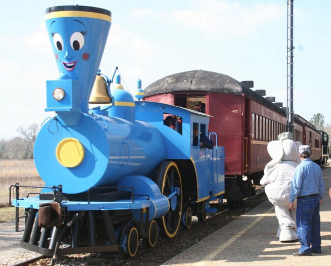 The question that's been asked for years.

Who is better? Thomas The Tank Engine or Little engine that could