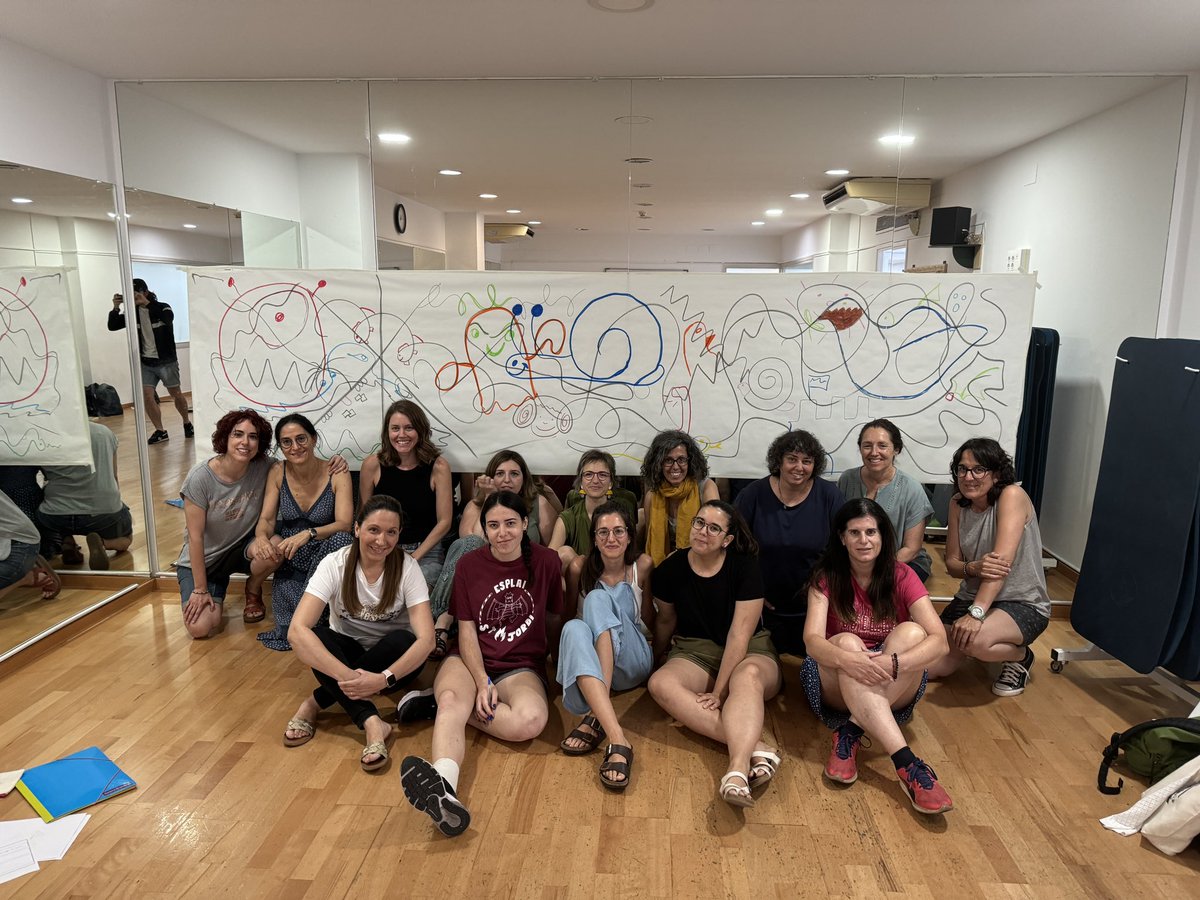 59a Escola d’Estiu <a href="/RosaSensat/">Associació de Mestres Rosa Sensat</a> Dilluns i dimarts vaig impartir la formació Psicomotricitat: un espai de joc, moviment, cos, expressió i relacions. 14 mestres implicades on la reflexió, les dinàmiques i compartir experiències ens va enriquir. #psicomotricitat #expressiócorporal