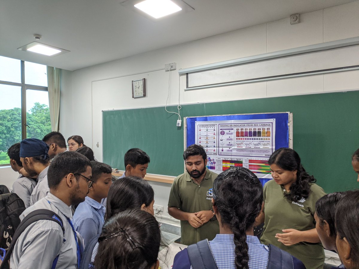 fimbiiserk's tweet photo. Understanding different aspects of biology directly from our researchers at institute open day @iiserkol .
#biologicalsciences #openday #outreach https://t.co/2suDEt8HxY