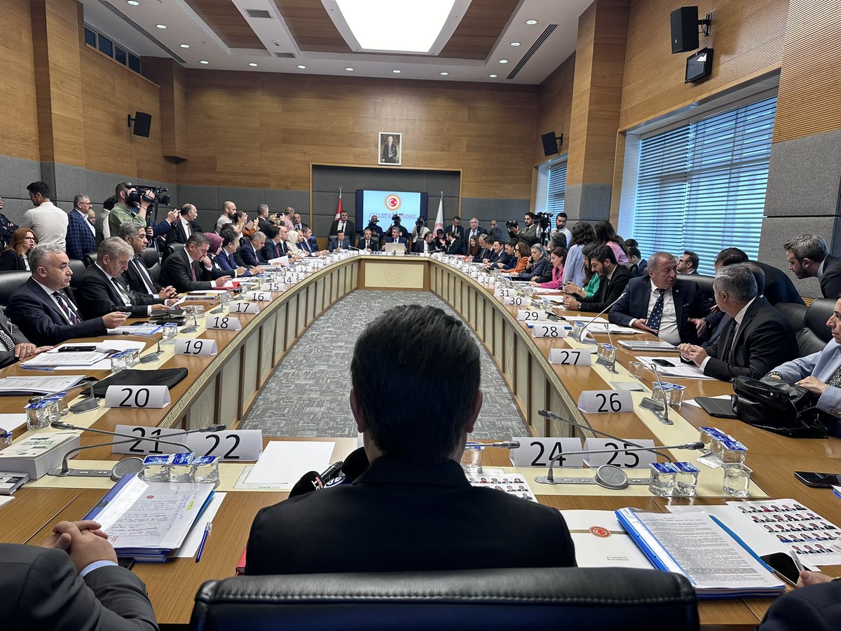 TBMM Adalet Komisyonu’nda, 9. Yargı Paketi görüşmelerine başladık.

Toplumda infial yaratmayan suçları kapsayan Af Kanun Teklifimizin, halihazırdaki düzenlemeye eklenmesini talep edeceğiz.
#9YargıPaketi #TBMM