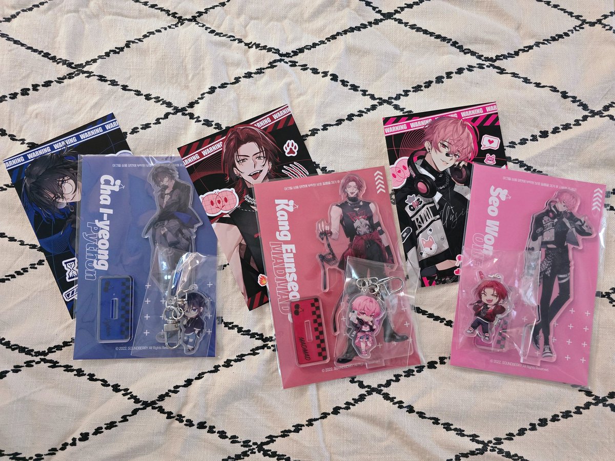 cherishburgundy's tweet image. 멜로디도 가사도 힙합 서바이벌 컨셉에 충실하고 성우님들 연기는 뭐 말하면 입 아프고요..🫶🏻 변성하시면서 랩, 노래 다 소화하시는 게 정말 대단하고 신기했습니다! 👏🏻 네모즈로 올려주신 후일담 영상도 성우님들의 반가운 얼굴과 비하인드를 접할 수 있어서 소중하고 재미있었어요🥰 #인피닛플로우2