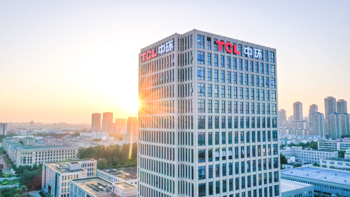 ChnGreenEnergy's tweet image. TCL Zhonghuan has forecasted a net loss of about CNY 2.9 billion to 3.2 billion for the first half of 2024, compared to a net profit of CNY 4.54 billion in the same period last year. The wafer manufacturer cited rapid price declines across the #polysilicon material, #wafers, and…