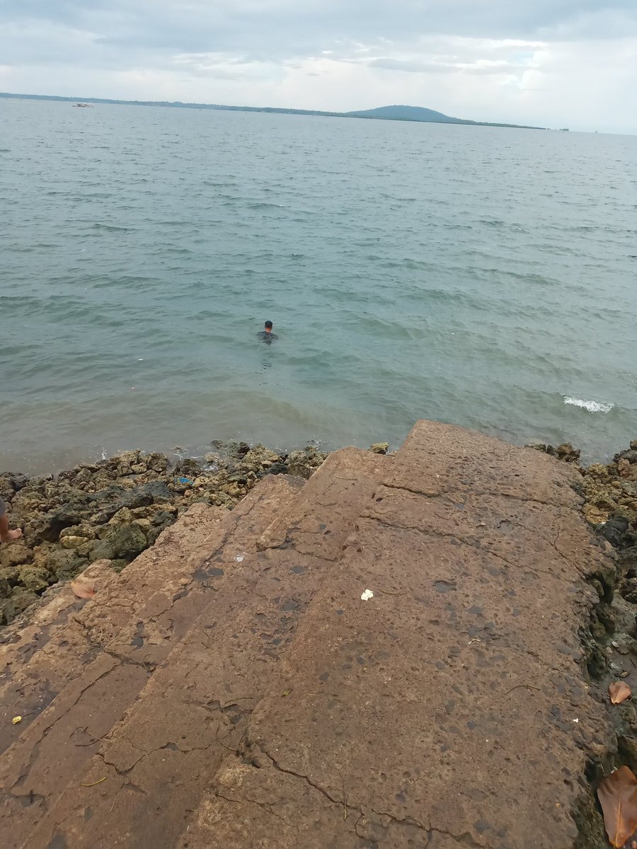 MabReign's tweet photo. Don't just stare the stairs... https://t.co/WrED2epHkE