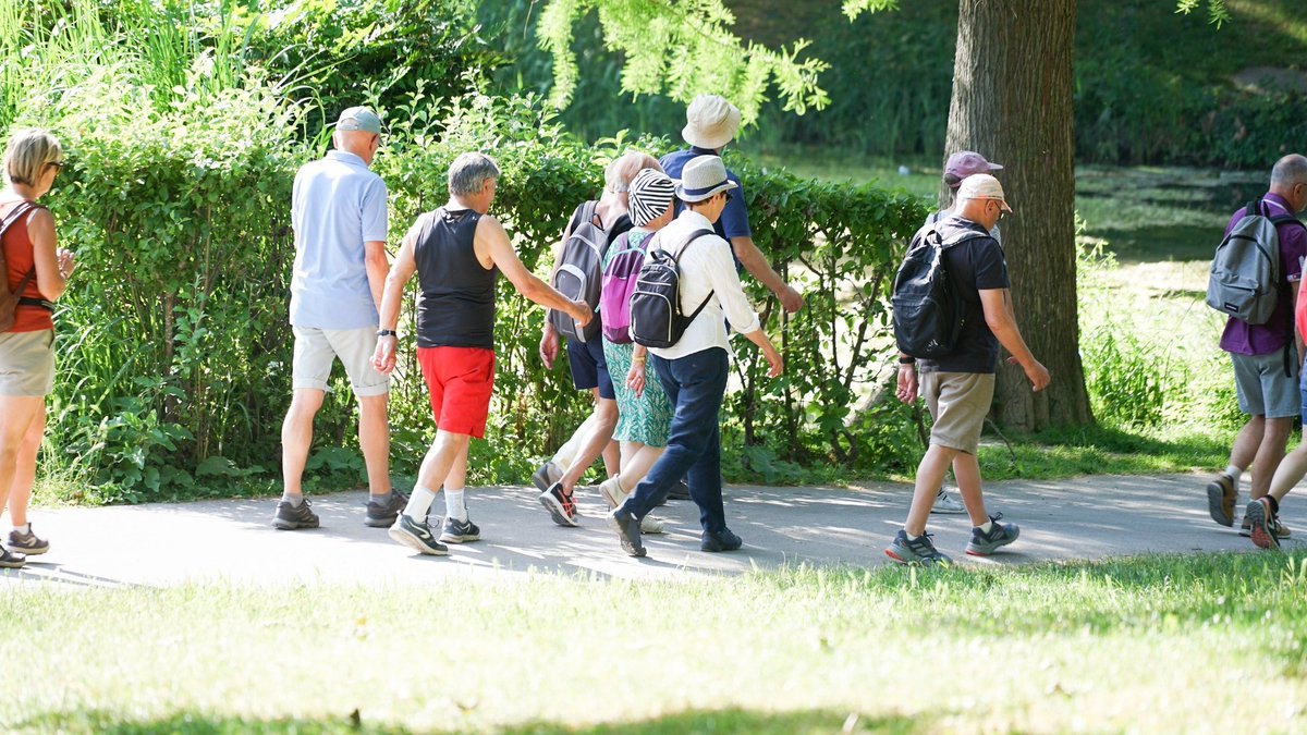 VilledeReims's tweet photo. La Rémoisade part en vacances à...Bezannes. Rendez-vous aujourd'hui pour une nouvelle #Rémoisade, au départ de #Bezannes (rdv à la mairie) ! Une bonne occasion pour les participants de pratiquer une activité #sportive de façon conviviale. => Infos https://t.co/uEjEiP24kw https://t.co/sMrcU9fwKl