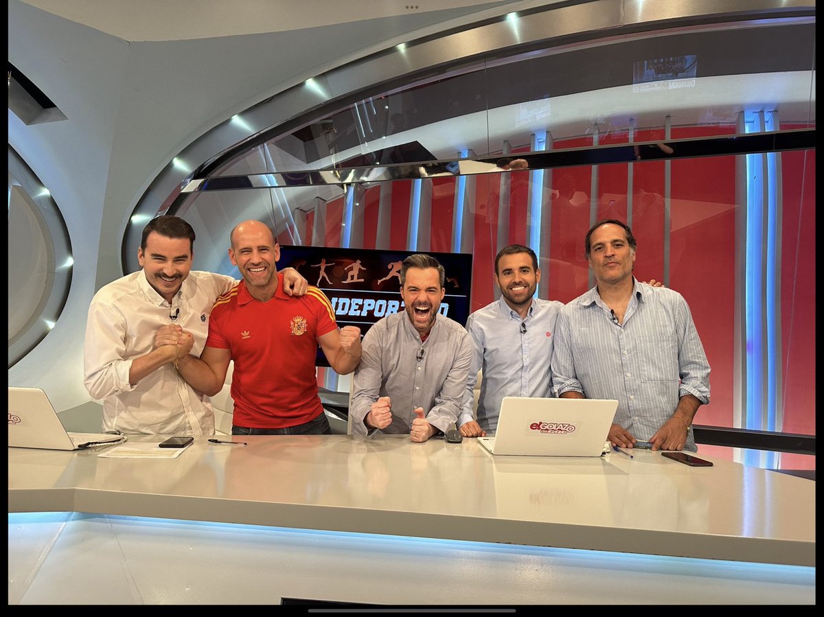 lamacope's tweet photo. Mañana es el último programa @ElGolazoDeGol 
Cojo un avion y vuelo a España.
Nos vamos como vinimos ….-con mucho trabajo, mucha ilusión y con la conciencia muy tranquila. https://t.co/J8f1Gskq9S