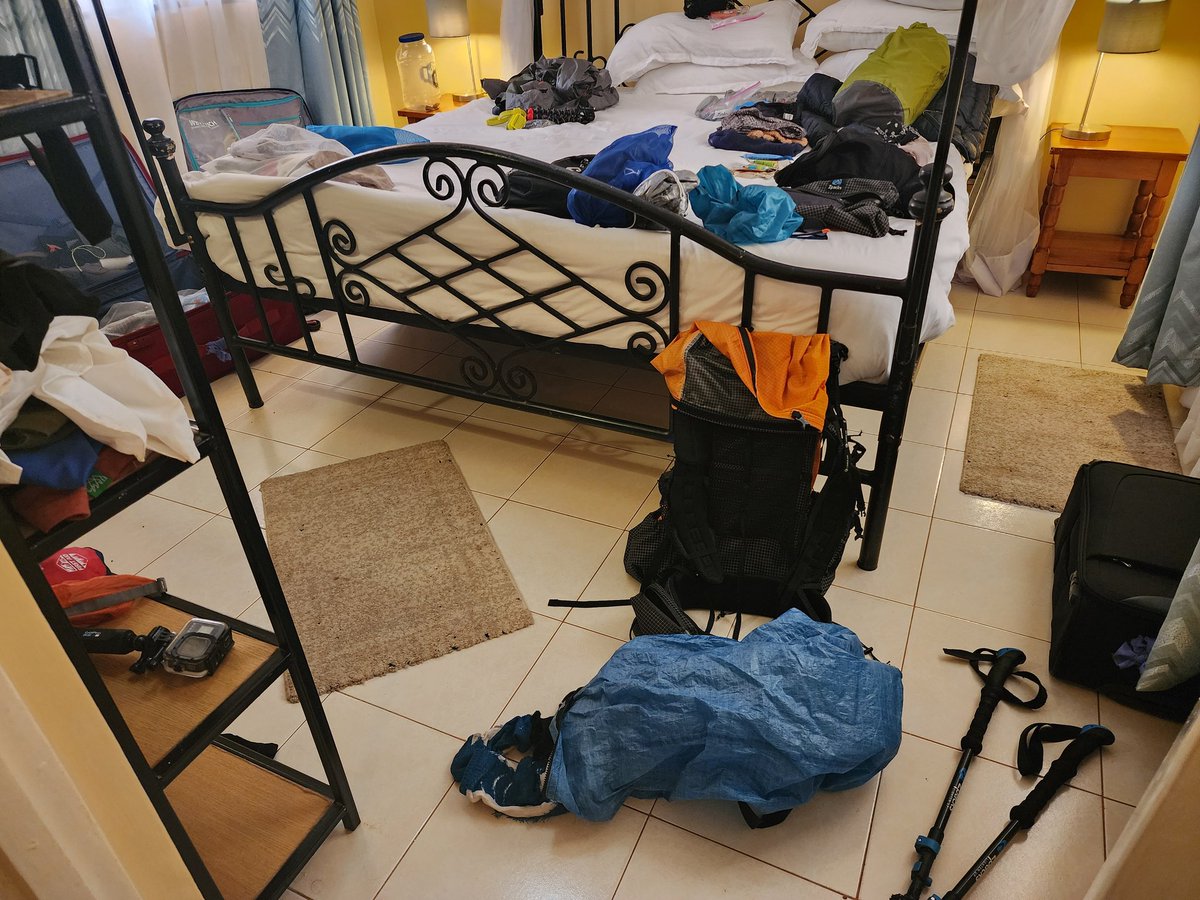 kalvetu's tweet photo. #Mile2Go
#Hike
Mt Meru & Mt Kilimanjaro க்குப் இடையே...ஆதுவும் வேறு நாடு டூரிச்டாக சாமான் சட்டு மூட்டைகளை பிரித்து பேய்ந்து துவைத்து காயவைத்து ஒரு நாள் போயிடும் .
எனது வழக்கமான Solo Hiking ல் இருந்து இது வேறுபட்டது. guided one . இருந்தாலும் hiker ஆக அதே responsibility வேலைகள்😵💫 https://t.co/bCFuvmi762