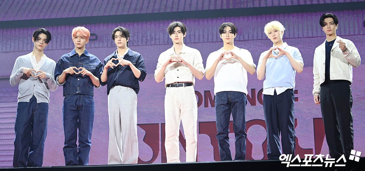 enhypenupdates's tweet photo. [PHOTO] 240711

ENHYPEN on today’s Media Showcase for #ROMANCE_UNTOLD | K-Media Photo (1)

@ENHYPEN_members @ENHYPEN #ENHYPEN #ENHYPEN_XO #ENHYPEN7thComeback_D1 https://t.co/ZLZxCi3hRN