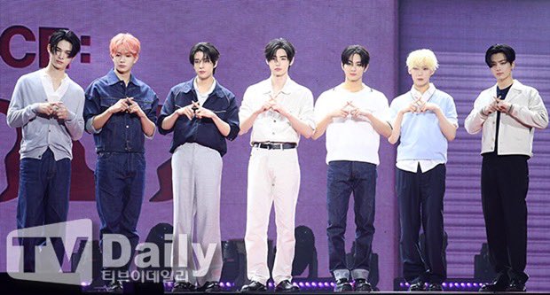enhypenupdates's tweet photo. [PHOTO] 240711

ENHYPEN on today’s Media Showcase for #ROMANCE_UNTOLD | K-Media Photo (1)

@ENHYPEN_members @ENHYPEN #ENHYPEN #ENHYPEN_XO #ENHYPEN7thComeback_D1 https://t.co/ZLZxCi3hRN