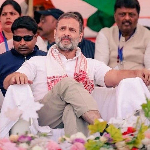 mr_mayank's tweet photo. KARMA ALERT 🚨

March 2023 : Smriti Irani mocked Rahul Gandhi when he had to vacate his bungalow after his MPship was revoked

11 July 2024 : Smriti Irani had to vacate her bungalow after facing embarrassing defeat by a Congress worker ⚡

This is BRUTAL KARMA 🔥🔥🔥 https://t.co/QNOs4xMSyx
