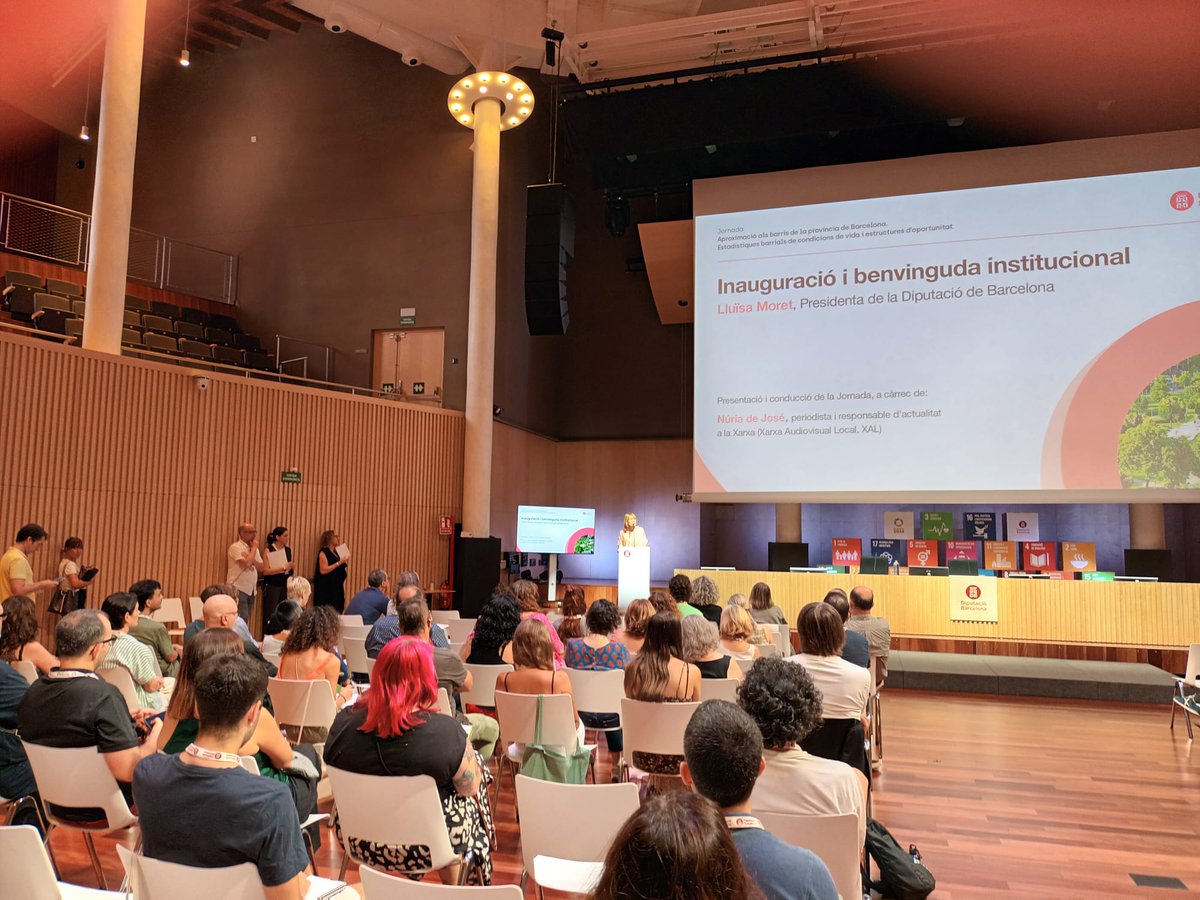 🟢"No podem donar respostes homogènies a realitats heterogènies" <a href="/LluisaMoretSabi/">Lluïsa Moret Sabidó</a> comença la jornada "Aproximació als barris de la província de #BCN" posant en valor la nova eina d'estadístiques barrials d'<a href="/InstMetropoli/">Institut Metròpoli</a> i <a href="/diba/">Diputació de Barcelona</a> x ajudar a la construcció de polítiques d'impacte