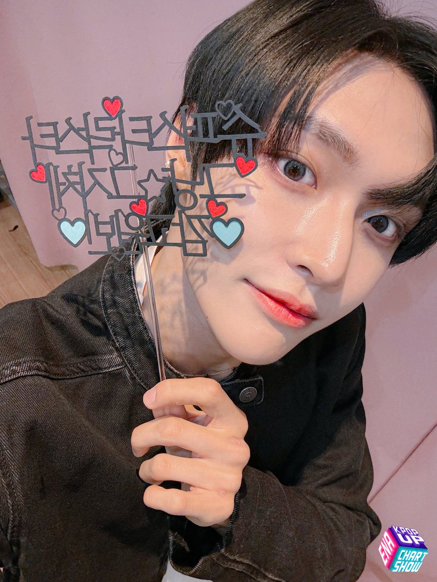ena_kpopupshow's tweet photo. 🎲#RIIZE

94. 다음은 문제와 상관 없이 토퍼를 든
       순정즈의 사진이다. <보기> 중 옳은 것은?

<보기>
ㄹ. 브리즈라면 순정즈…🧡
ㅇ. 순정즈의 얼굴은 자비가 없다
ㅈ. 순정즈는 필승 조합이다

① ㄹ ② ㅇ ③ ㅈ ④ ㄹ, ㅇ, ㅈ

본방 D-1
7/12(금) 6:30PM ENA에서💌
@RIIZE_official https://t.co/GMW2PKFxdP