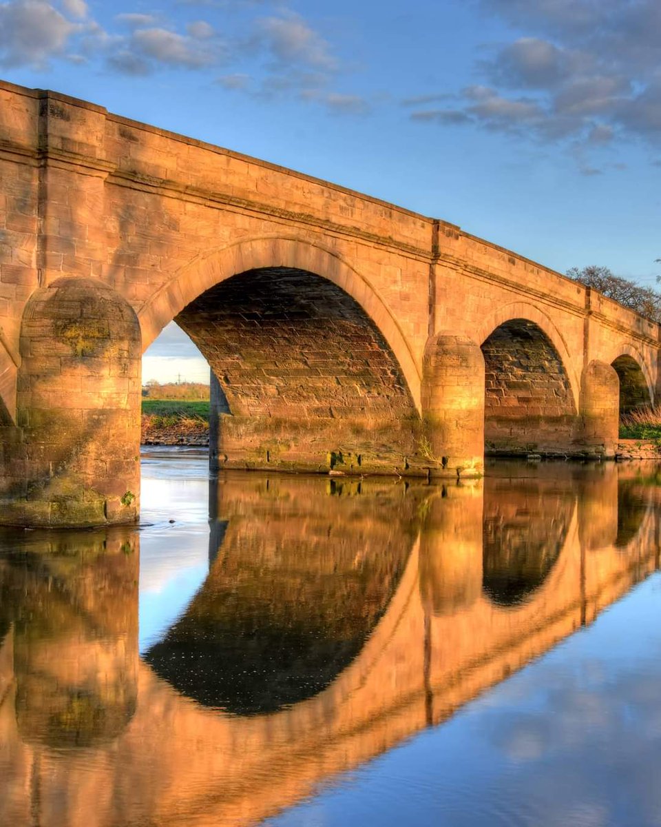 FreshPharma's tweet image. Swarkstone Bridge the longest inland bridge in the UK built in the 12th century. Just around the corner from our depot
#lovemycountry #landmark #transport #chilled #frozen #temperature #controlled #refrigerated #couriers