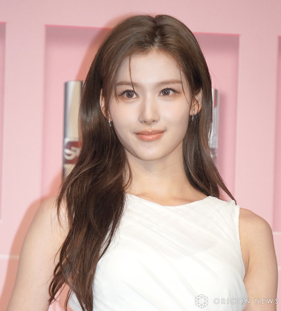 TWICEサナ、タイトドレスで魅了💕 「デートのご予定があったら
