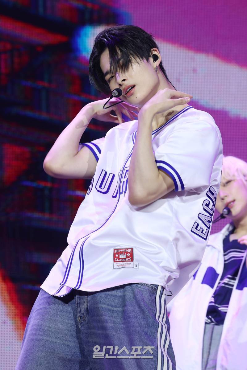 [PHOTO] 240711

ENHYPEN NI-KI performing ‘XO (Only If You Say Yes)’ on today’s Media Showcase for #ROMANCE_UNTOLD | K-Media Photo (1)

<a href="/ENHYPEN_members/">ENHYPEN</a> <a href="/ENHYPEN/">ENHYPEN OFFICIAL</a> #ENHYPEN #ENHYPEN_XO #ENHYPEN7thComeback_D1 #NI_KI #니키