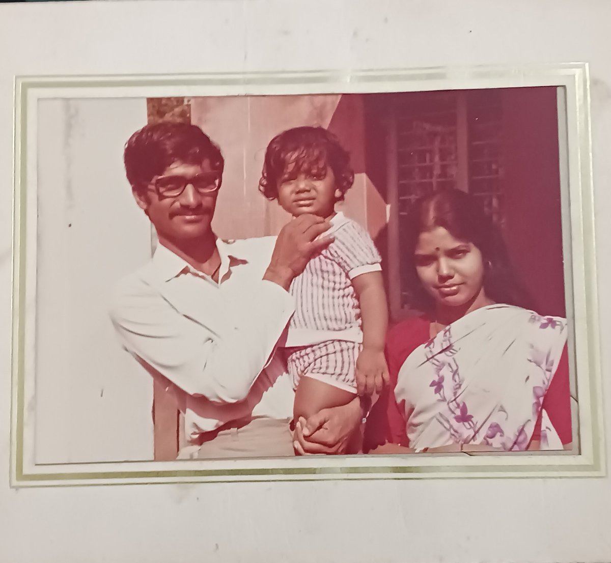 atmbiopro's tweet image. Toddler #AtmanDas with Mom &amp;amp; Dad
@atmbiopro🎓🏛🇨🇦
#TimeImmemorial👨‍👩‍👦💐🏵🌴🏡
#GloriousChildhood🌊😍😘🧡