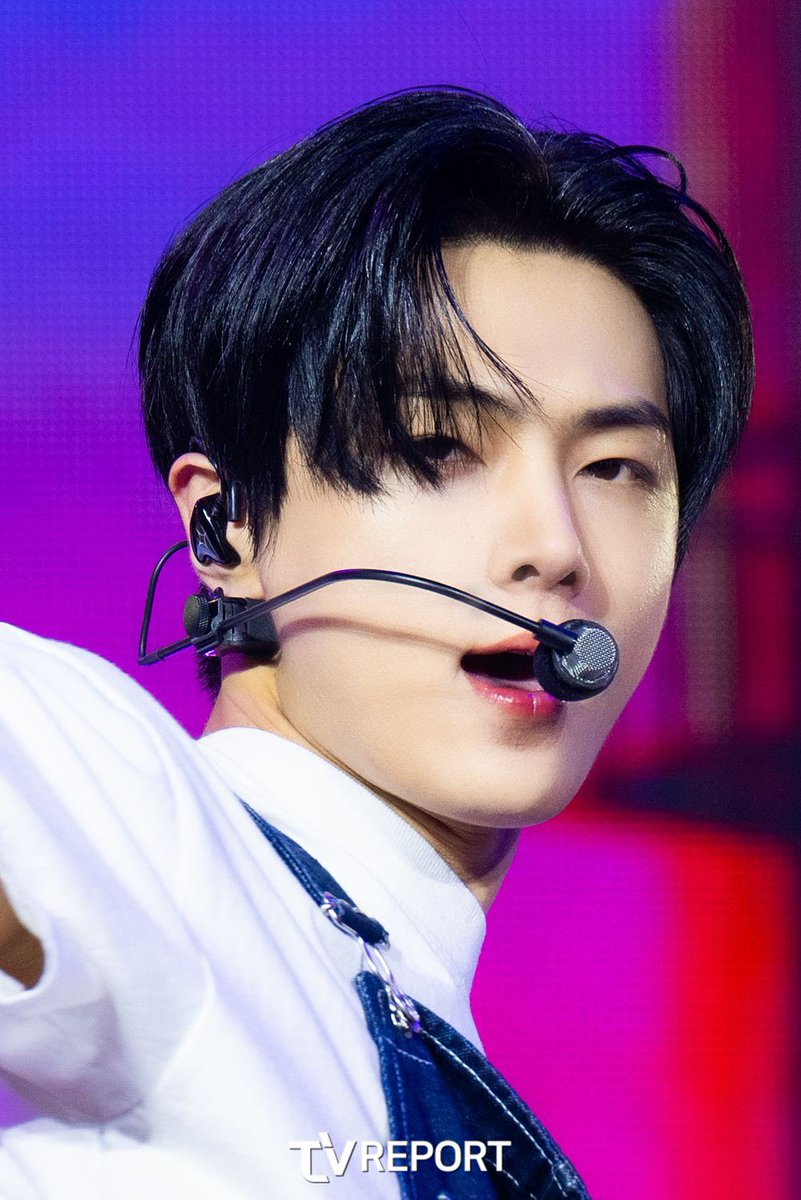 mainlyjay's tweet photo. oh he’s so pretty #enhypen_jay https://t.co/ZlRG9icpF3