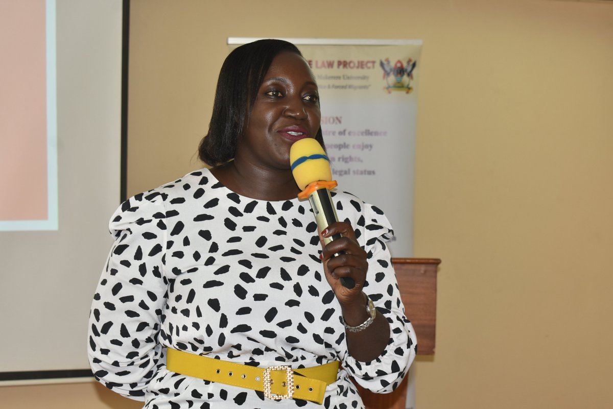 One of the ideas behind the #ReHoPE strategy was that, as we try to foster support for refugees, how do we ensure that the country hosting them is also benefiting? Florence Namugere of <a href="/NRC_Norway/">Norwegian Refugee Council</a> 
#DialogueWithStateandNonstateActors