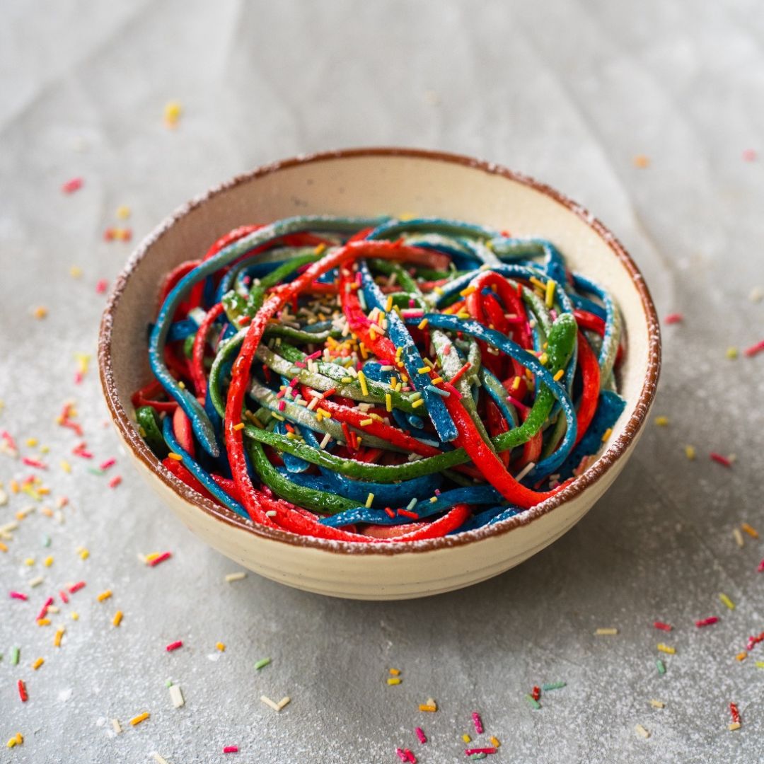 Let your kids rule the kitchen this summer! ☀️ Keep their hands full and creative with our super sweet pancake spaghetti kids cooking workshop. Under the guidance of our expert chefs, your kids learn to whip up pancake 'spaghetti' topped with sprinkles and syrup. 🍭