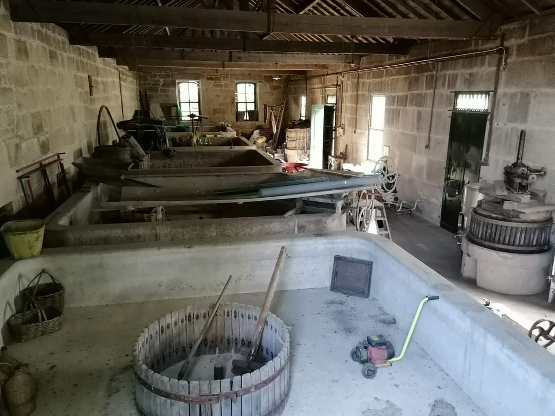 skymanuelima's tweet photo. A Quinta da Comenda, em Barrô, no município de Resende, inserida no Douro Vinhateiro, possui a antiga adega e a casa principal em estilo brasileiro, com uma vista soberba sobre os socalcos até ao rio Douro. #Quinta #Comenda #Barrô #Resende #DouroVinhateiro #RioDouro #viagens https://t.co/DQMs0E9o7I