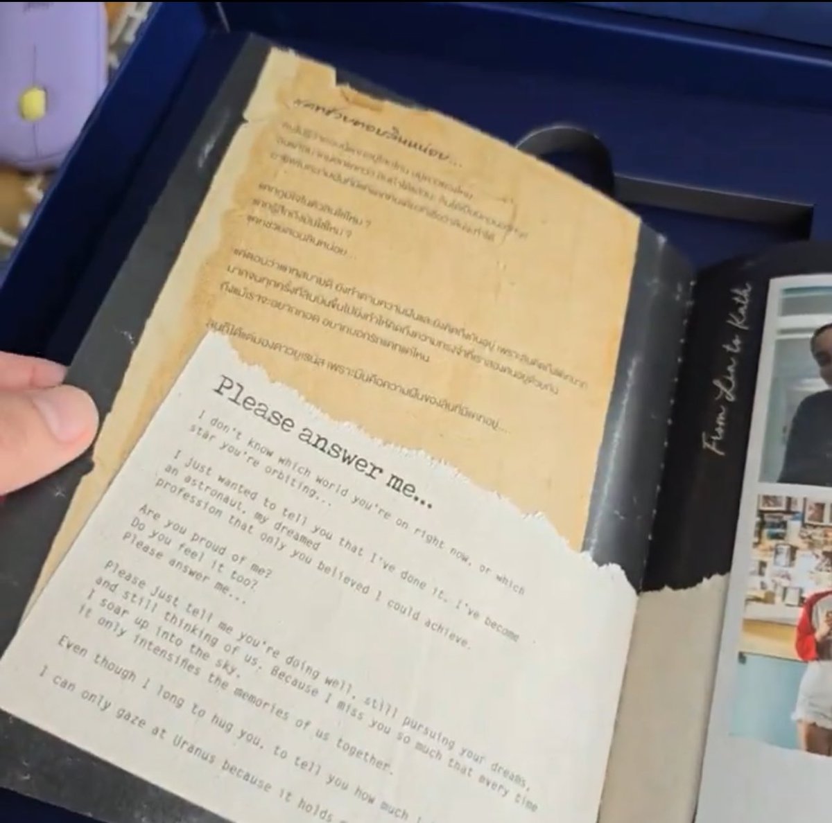BffbXdhx's tweet photo. I was working....then I saw this....now I am just crying.
Both are letters from Lin to Kath by the way.
#Uranus2324xFreenBecky #Uranus2324 #memoriesbox https://t.co/jyY5gRcKbm