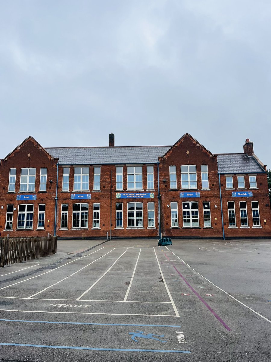 Taking a moment to reflect on what a beautiful school building we have 😍💙💛💚 #PearTreePride #GoodMorning #HappyThursday