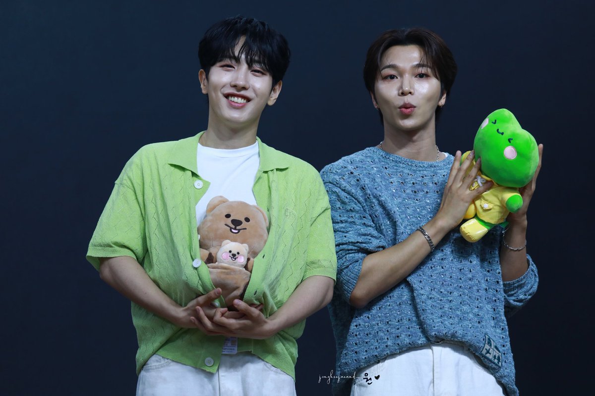 jongheejaeand_'s tweet photo. 240706
SEVENUS 메이크스타 대면 팬사인회
쿼카아빠와 개구리아빠
#SEVENUS #세븐어스 
#희재 #이레 #종희 
#HEEJAE #IREAH  #熙宰 #鐘熙
@heeeeeejae94
@ireahand_
-
照片禁止二改，轉載請標出處 https://t.co/zzOTQewkcP