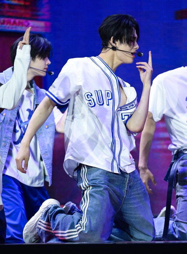 FROM THE HANDSIGN, THIS LOOKS LIKE THE PART FROM THE TEASER! 😭 

#NI_KI #니키 #ニキ