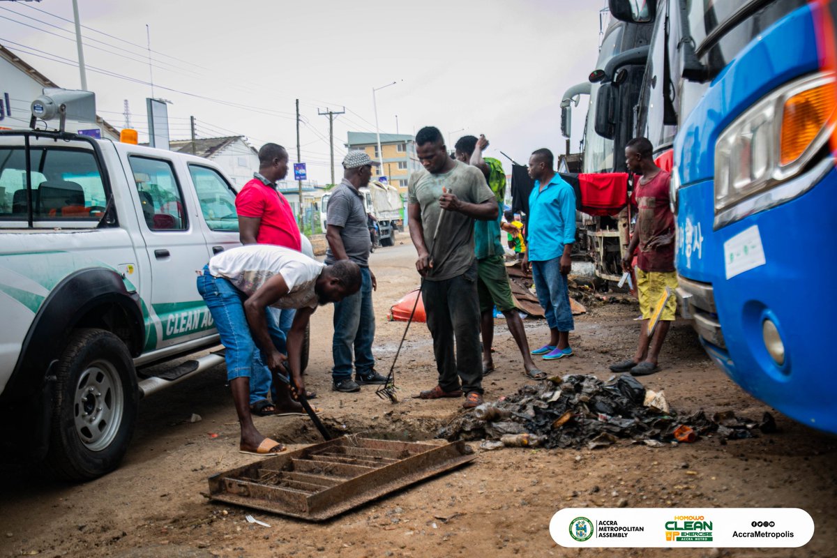 AccraMetropolis's tweet photo. Pictures: #HomowoCleanUp DAY 3
#CleanAccra
#UniteToClean
#AccraMetro
#AccraLiveInLoveIt https://t.co/1rnPfc72Ps