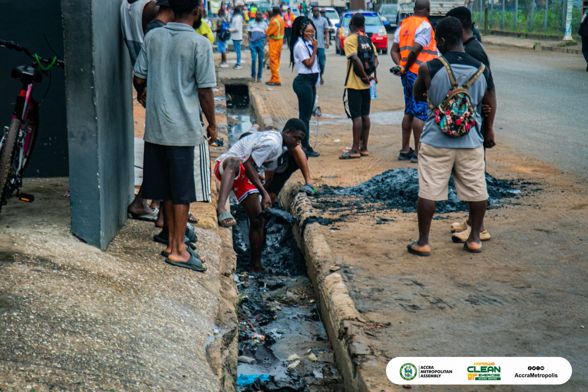AccraMetropolis's tweet photo. Pictures: #HomowoCleanUp DAY 3
#CleanAccra
#UniteToClean
#AccraMetro
#AccraLiveInLoveIt https://t.co/1rnPfc72Ps