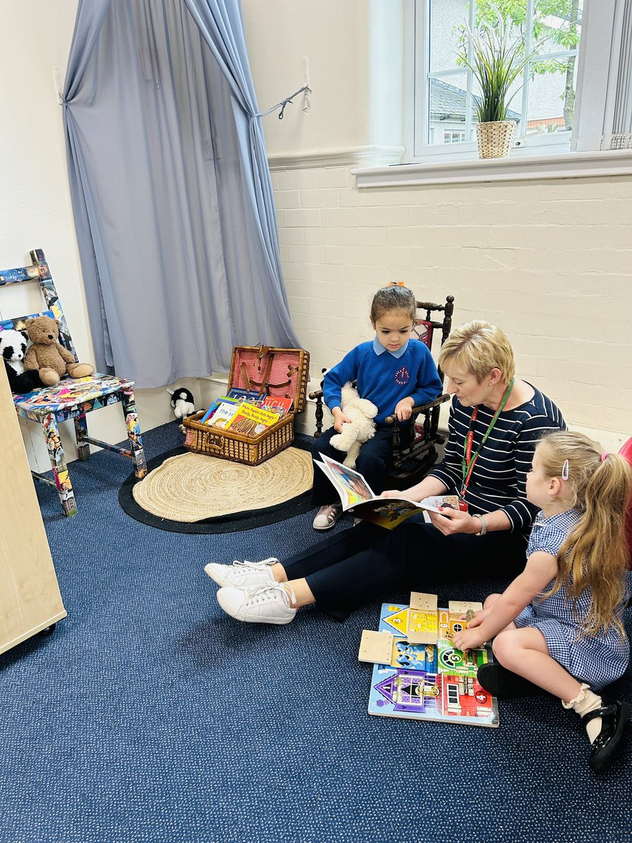 ArchibaldFirst's tweet photo. One of our Nursery children’s favourite ways to start their morning is to cosy up with a lovely story as they arrive with Mrs Hewitt. 📚 #AFSEYFS #AFSliteracy https://t.co/WfYopGXGFt