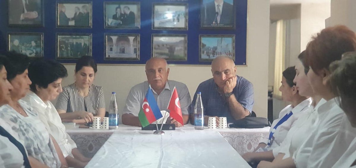 avey_dtmq's tweet photo. AMEA-nın Abbasqulu Ağa Bakıxanov adına Tarix İnstitunun əməkdaşı tarixçi- etnoqraf İsmayıl Umudlu və BDU- nun professoru, filologiya elmləri doktoru Valeh Nəsiblinin iştirakı ilə Avey DTMQ-nin inzibati binasında dəyirmi masa təşkil edilmişdir https://t.co/IjSG6ZyPlP https://t.co/jn1TN0sJjE