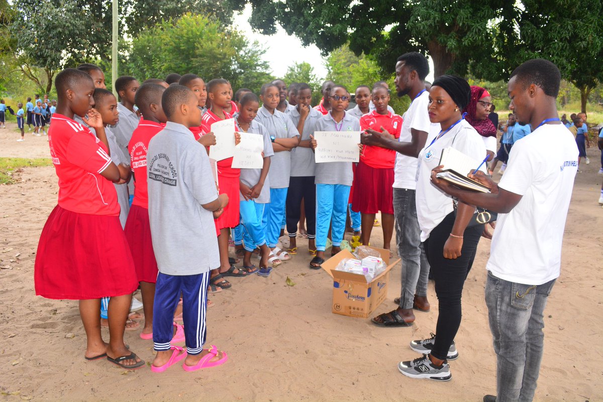 malkafoundation's tweet photo. @malkafoundation imefanya jukumu muhimu la kutoa elimu kuhusu hedhi salama na usafi kwa watoto wa kike katika shule ya Mazzoldi Congregation of the Evangelizing Sisters of Mary. Tumeelimisha kuhusu matumizi ya vifaa salama na kudumisha usafi wakati wa hedhi. #HedhiSalama 
#malka https://t.co/rf43sTFfQz