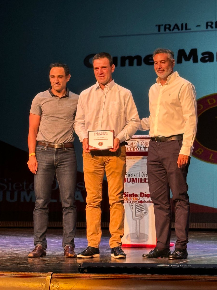 El viernes 5 de julio, fue la entrega de los premios deportivos del periódico 7 Días Jumilla🏆
#BodegasBleda colaboró patrocinando el premio en la categoría de Trail, al deportista Gumer por su regularidad en esta disciplina tan dura y comprometida. 💪🏼⛰️
#Trail #Jumilla #deporte