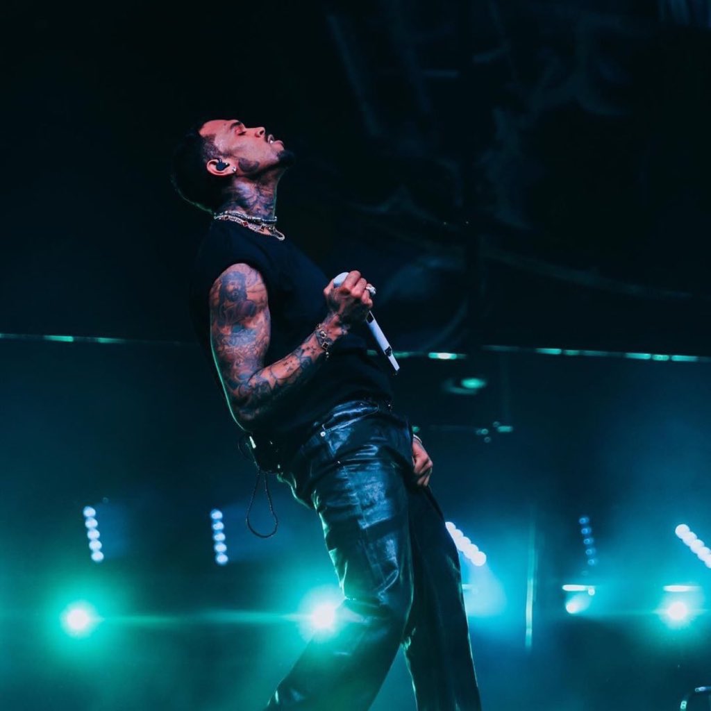 Klintunez (@klintunez) on Twitter photo 📈 #ChrisBrown Makes Billboard History / Becomes the First Singer with 50 Top 10 Hits on ‘R&B Songs’ Chart
Congratulations <a href="/chrisbrown/">Chris Brown</a> 🎉 📈 #ChrisBrown Makes Billboard History / Becomes the First Singer with 50 Top 10 Hits on ‘R&B Songs’ Chart
Congratulations <a href="/chrisbrown/">Chris Brown</a> 🎉
