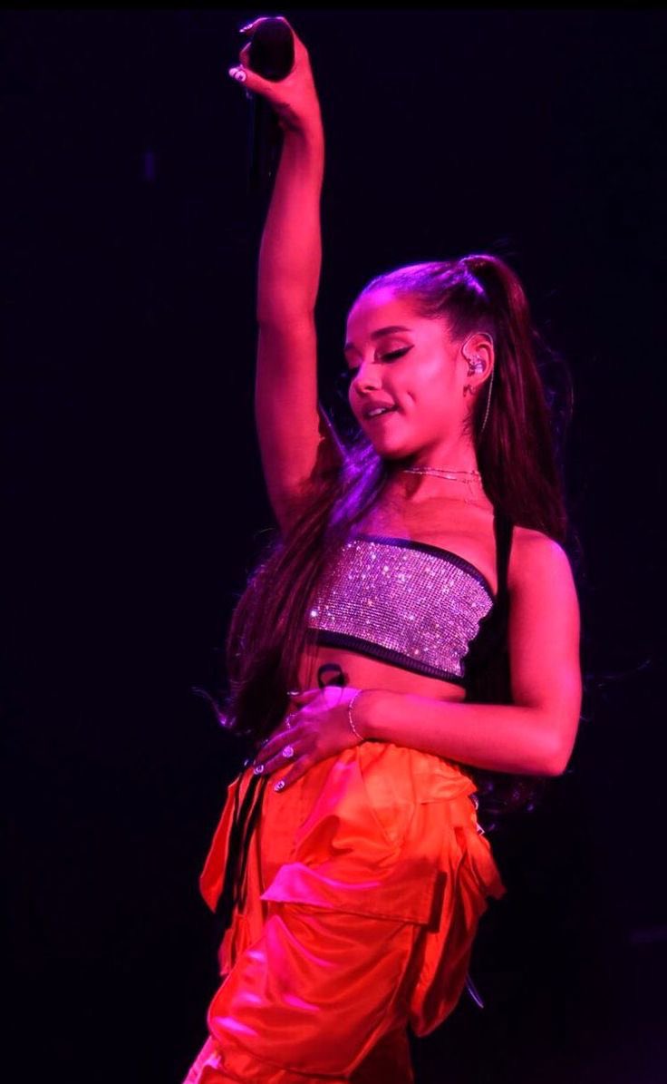 FranceSweetener's tweet photo. #thorwback : il y a 6 ans aujourd’hui, Ariana se produisait au @amazon Prime Day. 🧡 https://t.co/XDooit6lq5