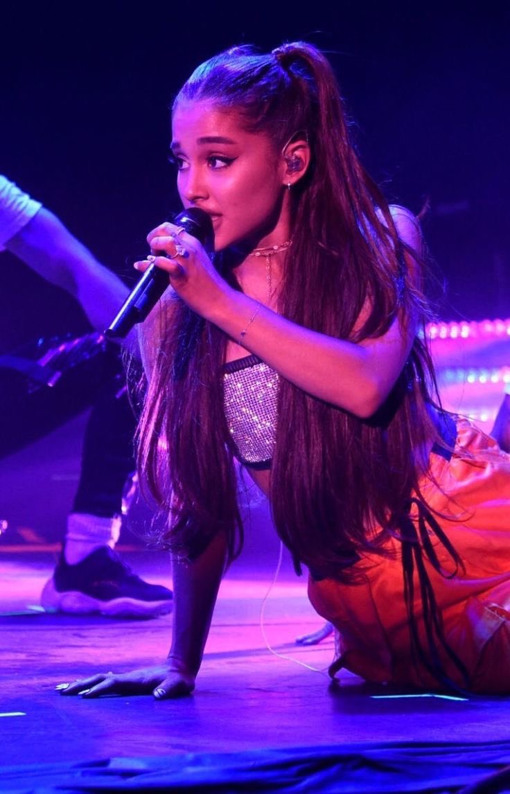 FranceSweetener's tweet photo. #thorwback : il y a 6 ans aujourd’hui, Ariana se produisait au @amazon Prime Day. 🧡 https://t.co/XDooit6lq5