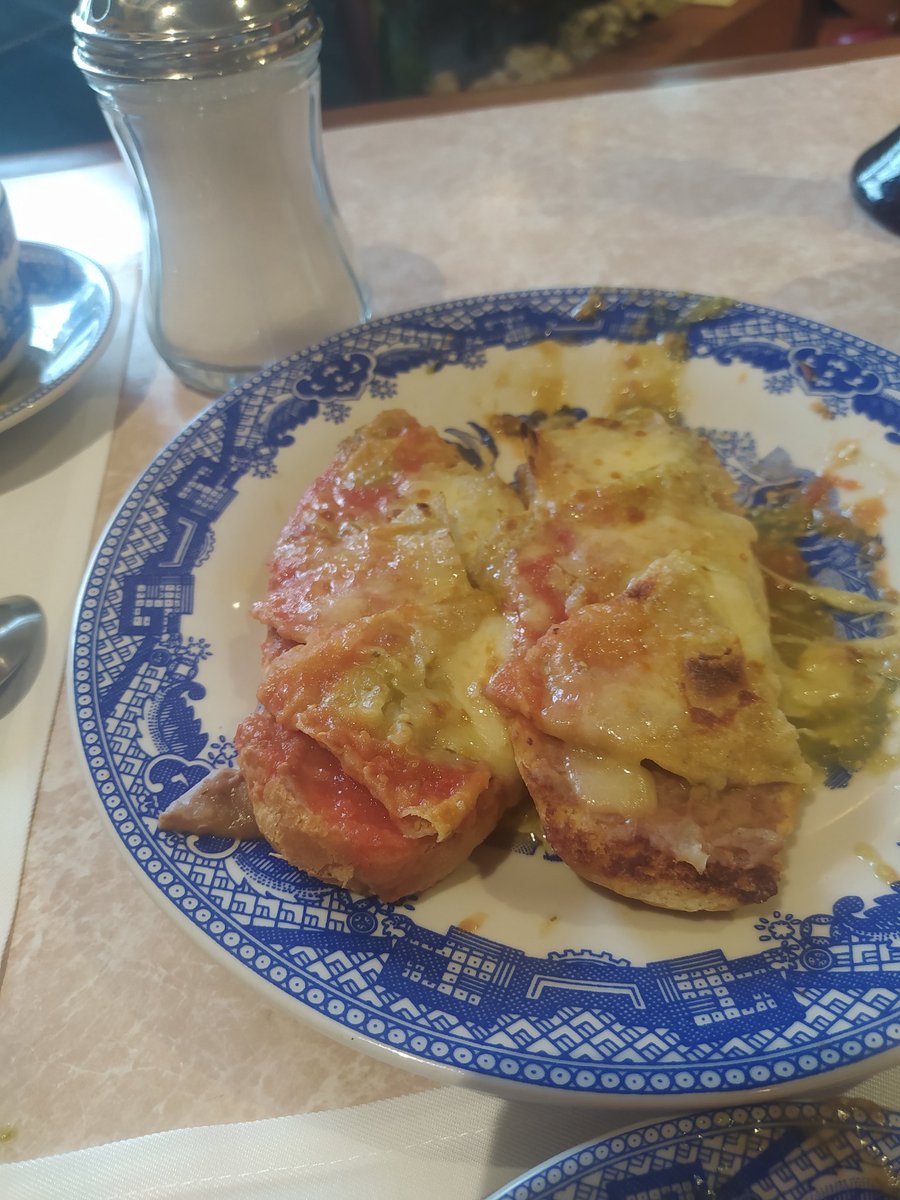 kiensoy's tweet photo. @solosanborns Deberían checar la calidad de sus alimentos , pedí uno de sus clásicos y eran unos raquíticos Tecolotes con 3 topos como  *"chilaquiles *"  suc. Zona hospitales https://t.co/hMG4AVIANR