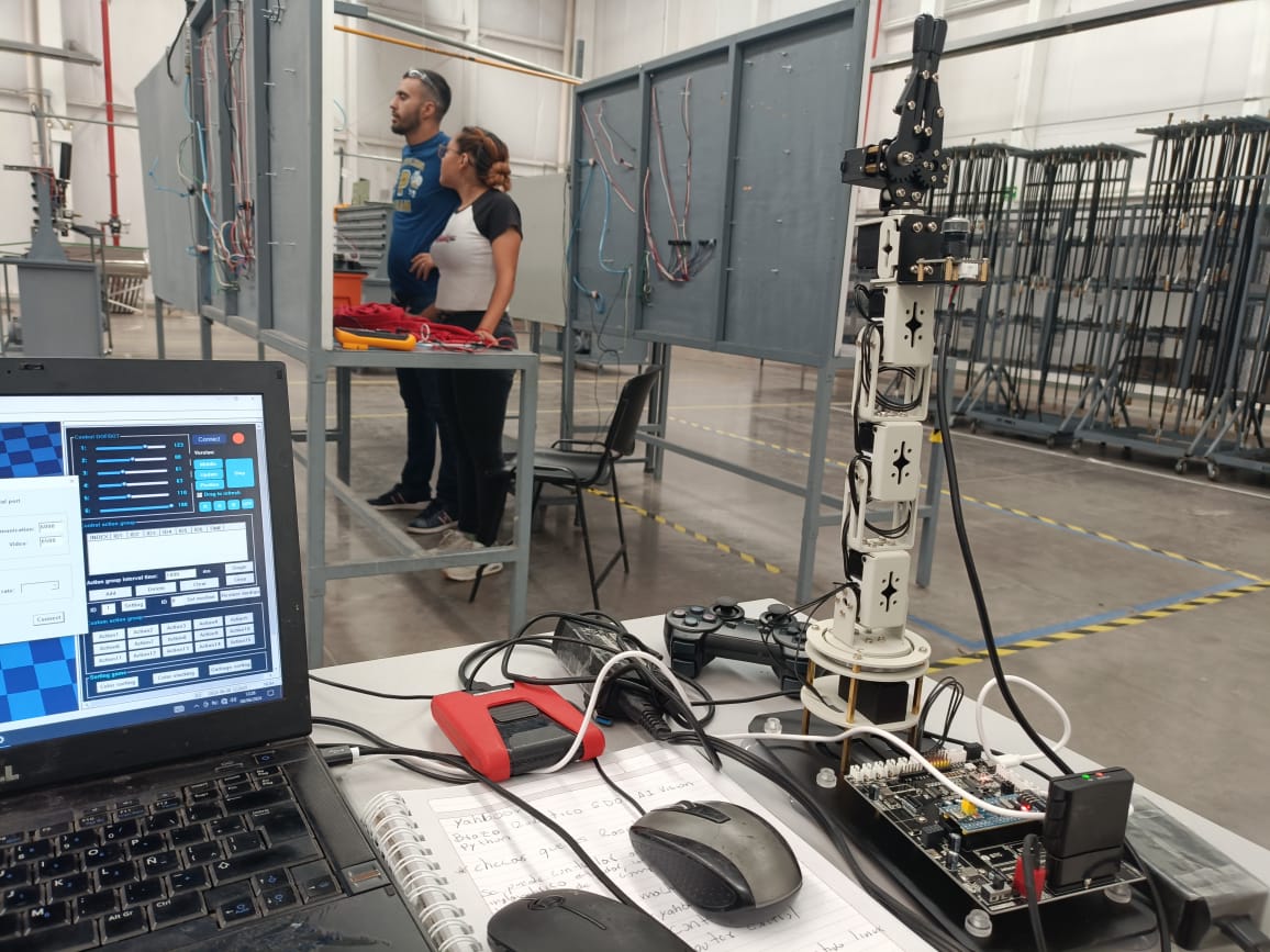 YahboomT's tweet image. ▶️Customer Sharing--White 6DOF Robotic Arm
🛒View More: bit.ly/3Og2FV4
Yahboom DOFBOT SE robotic arm is used by customers for their experimental projects. This is the picture they shared when they consulted technical support online.
#RoboticArm #Codingrobot #Python #ROS