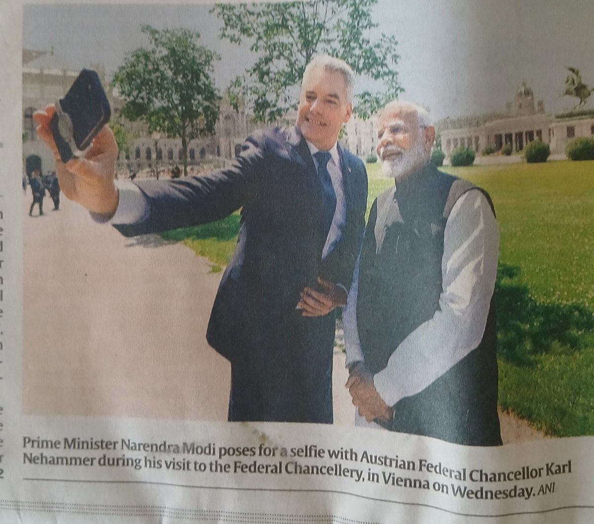 PraveenDavar's tweet image. The game is over #Modij. It is now an open secret that our
 diplomats have to spend precious time and effort to convince leaders of host countries to take selfies with  Hon&apos;ble @PMOIndia that will fool the public in India to believe he is very popular abroad.