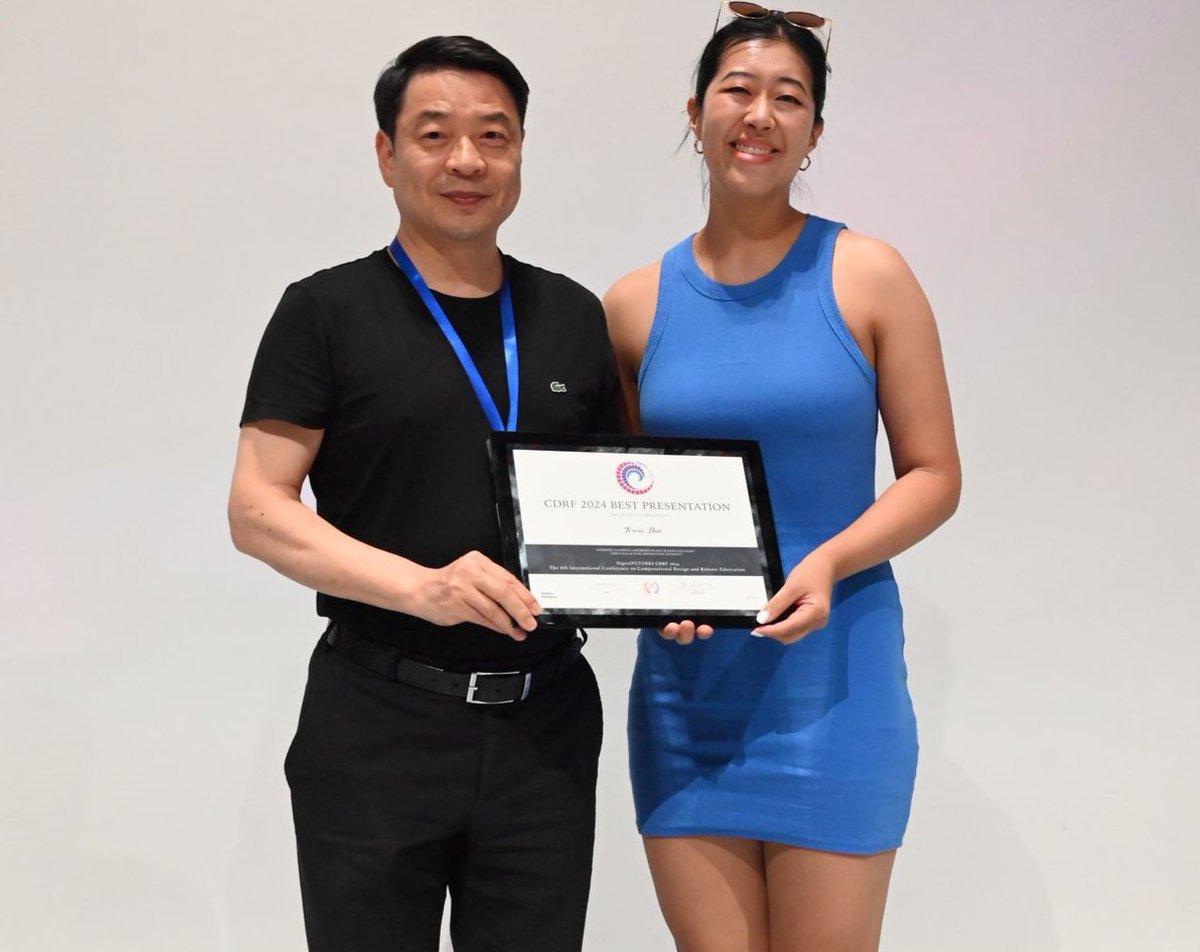 TsinghuaSIGS's tweet image. Congrats to master's student Teresa Han who received the Best Presentation Award at the 6th Int’l Conference on #ComputationalDesign &amp;amp; #RoboticFabrication for her paper Immersive #AR-assisted Assemblies for Self-building Strategies. @_DigitalFUTURES