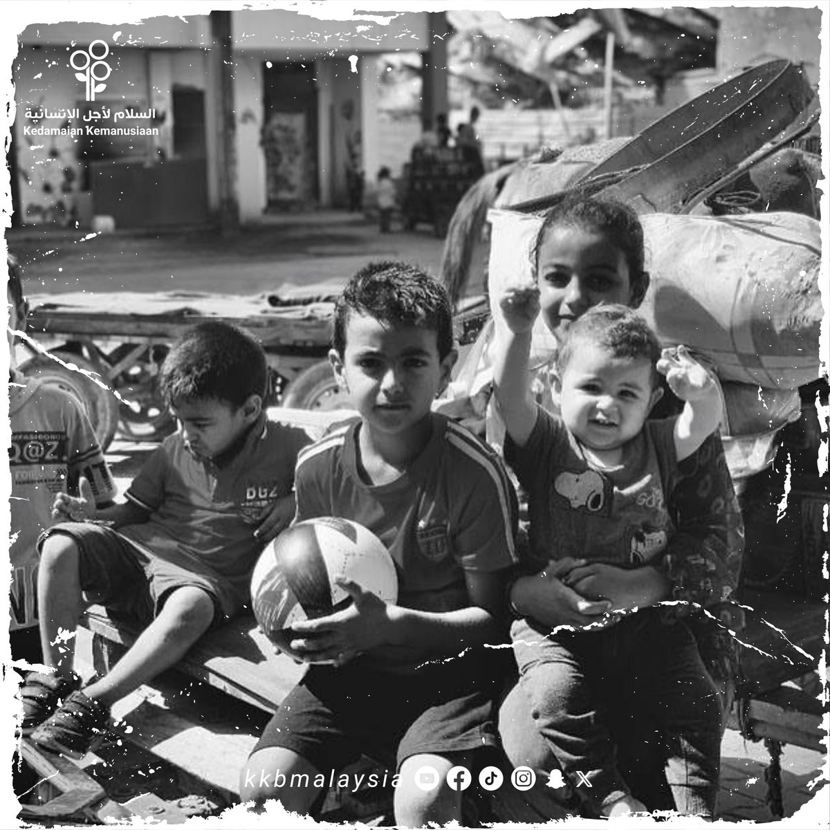 Nakba 2023 - 2024 masih belum berhenti..
Anjakan berterusan, anjakan tidak berkesudahan, kemusnahan hingga mati.

Marilah kita terus bersatu hati membela nasib Palestin dan jangan pernah berhenti menyumbang demi masa depan yang lebih cerah untuk mereka