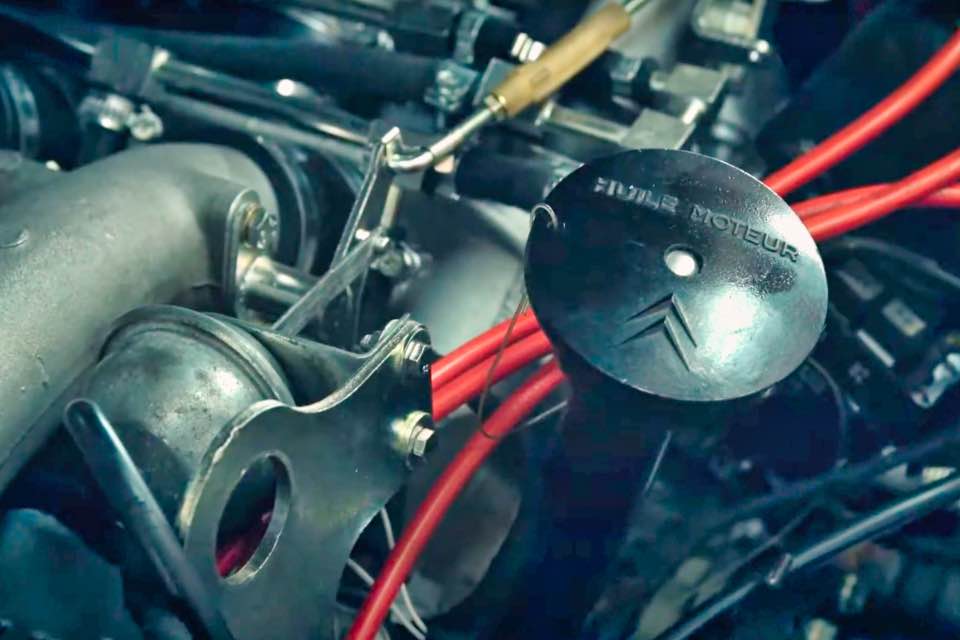 Smeermiddelenfabrikant Petronas deed onderzoek naar hoe het is gesteld met de kennis van de automobilist aangaande onderhoud.  Een op de vijf geeft aan dat ze niet weten hoe ze olie moeten peilen of verversen. knac.nl/onderzoek-toon…