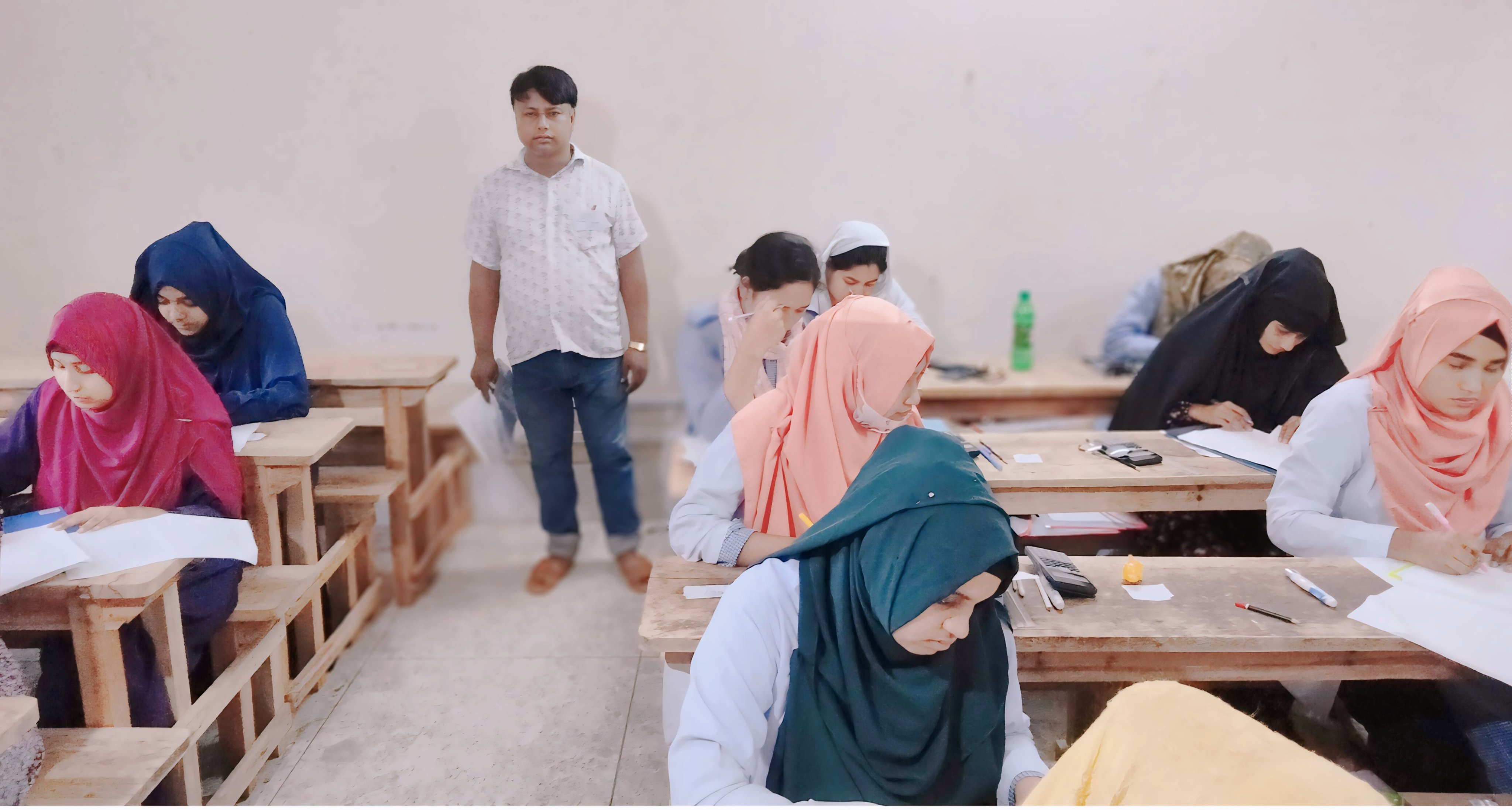 বাবার লাশ দাফন শেষে এইচএসসি পরীক্ষা দিল স্বর্ণালী