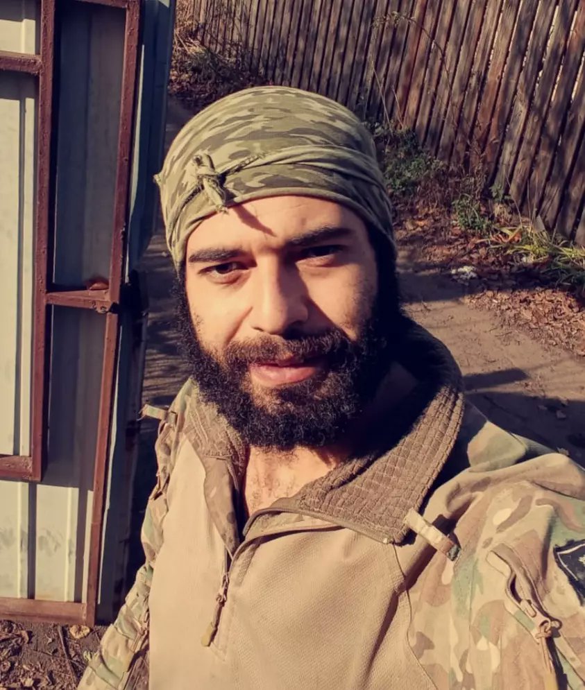 vashdozor's tweet image. Египтянину в Волгограде сказали: год повоюешь, получишь паспорт и  будешь жить как царь. Вместо этого его оставили в рабстве и спустя год не отпускают домой по указу Путина о запрете увольнений.